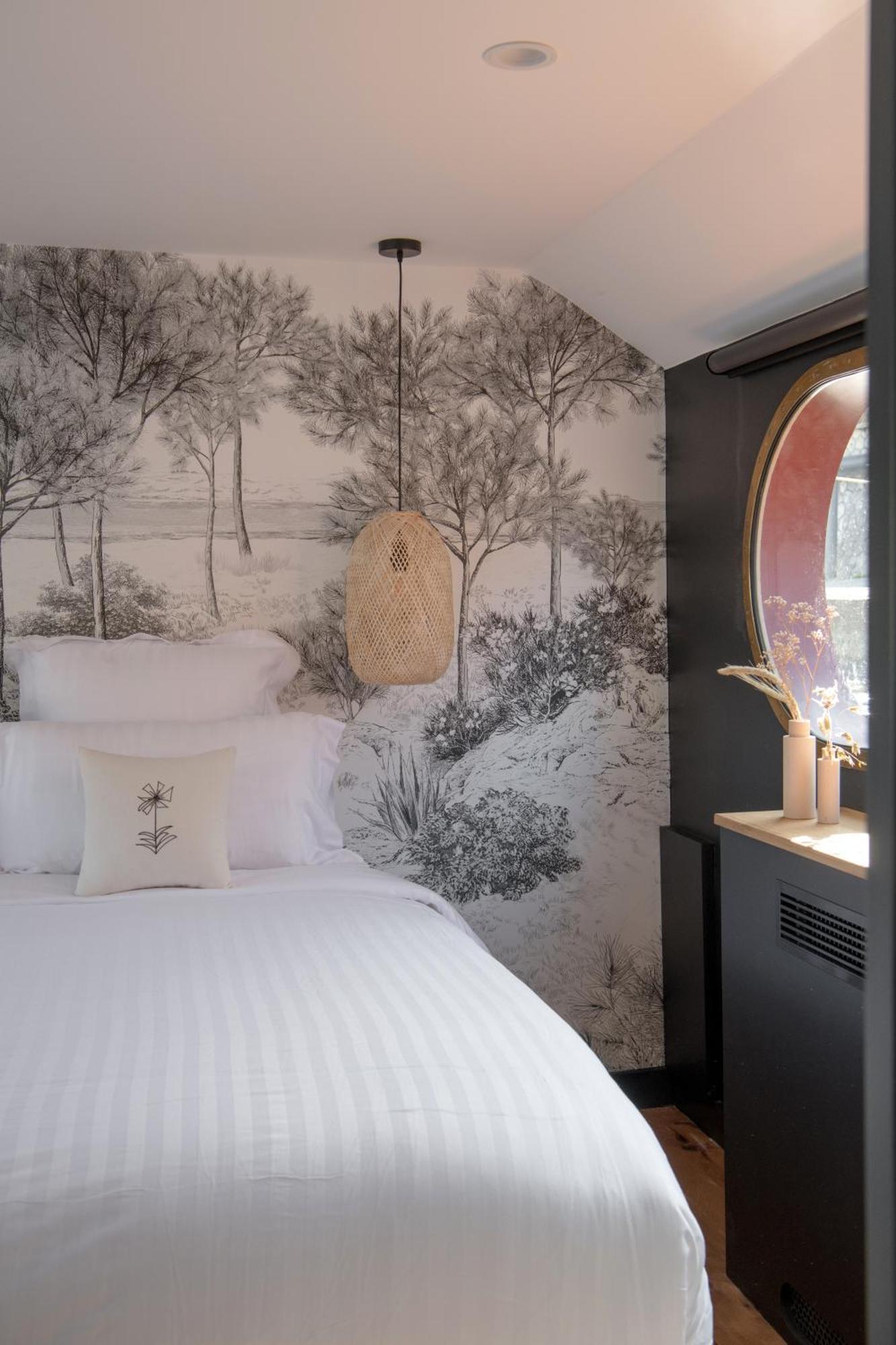 La Peniche - Bed And Bicycle - Tournon Hotell Exteriör bild